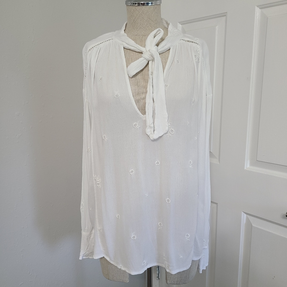 Free People long sleeve white top size L   *C4
